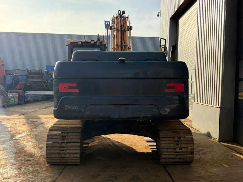 Hyundai HX220L - حفارات زحافة: صور 4 Hyundai HX220L - حفارات زحافة: صور 4