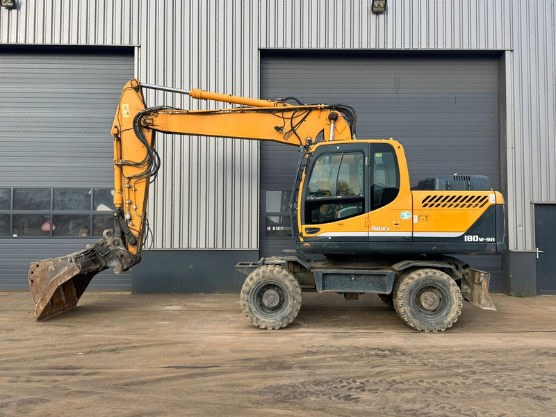 Hyundai Robex 180W-9A - حفارة على عجلات: صور 1 Hyundai Robex 180W-9A - حفارة على عجلات: صور 1