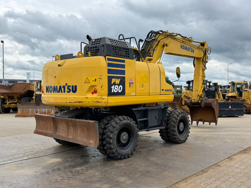 Komatsu PW180-11 - حفارة على عجلات: صور 5 Komatsu PW180-11 - حفارة على عجلات: صور 5