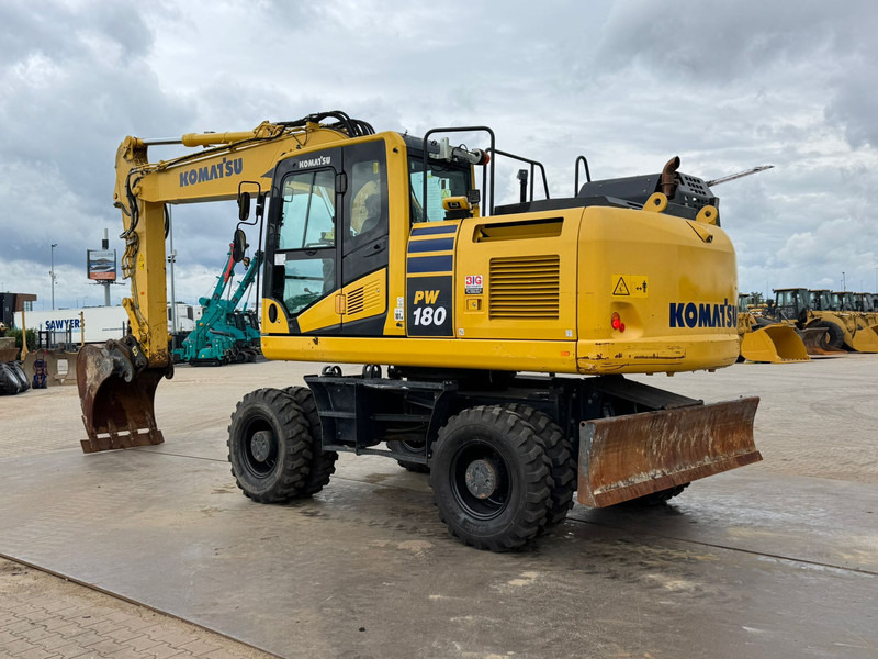 Komatsu PW180-11 - حفارة على عجلات: صور 3 Komatsu PW180-11 - حفارة على عجلات: صور 3