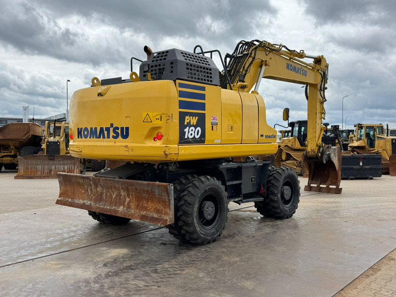 Komatsu PW180-11 - حفارة على عجلات: صور 5 Komatsu PW180-11 - حفارة على عجلات: صور 5