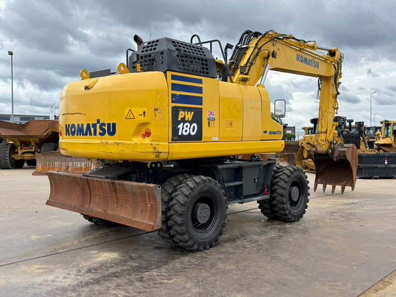 Komatsu PW180-11 - حفارة على عجلات: صور 5 Komatsu PW180-11 - حفارة على عجلات: صور 5