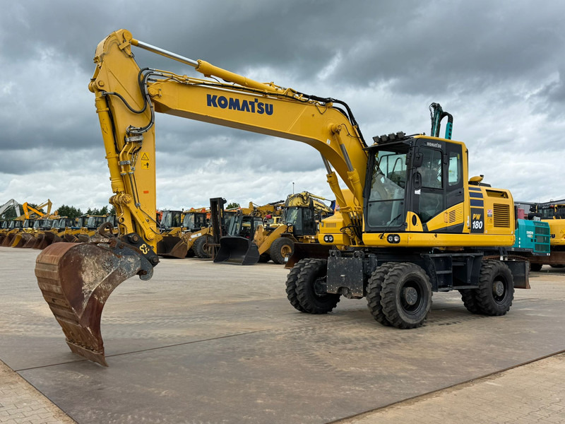 Komatsu PW180-11 - حفارة على عجلات: صور 2 Komatsu PW180-11 - حفارة على عجلات: صور 2