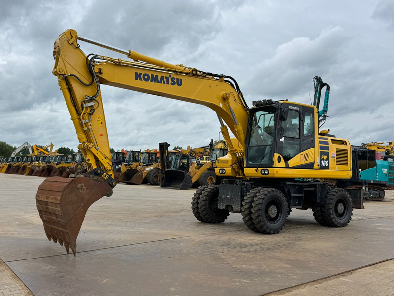 Komatsu PW180-11 - حفارة على عجلات: صور 2 Komatsu PW180-11 - حفارة على عجلات: صور 2