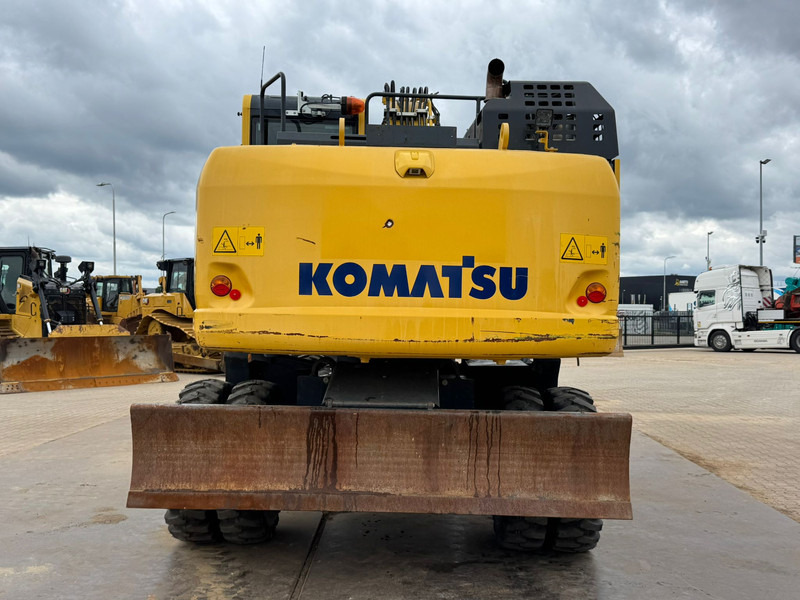 Komatsu PW180-11 - حفارة على عجلات: صور 4 Komatsu PW180-11 - حفارة على عجلات: صور 4