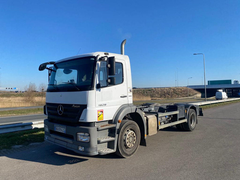 MERCEDESBENZ AXOR 1829 4x2 chassis cab - الشاسيه شاحنة: صور 1 MERCEDESBENZ AXOR 1829 4x2 chassis cab - الشاسيه شاحنة: صور 1