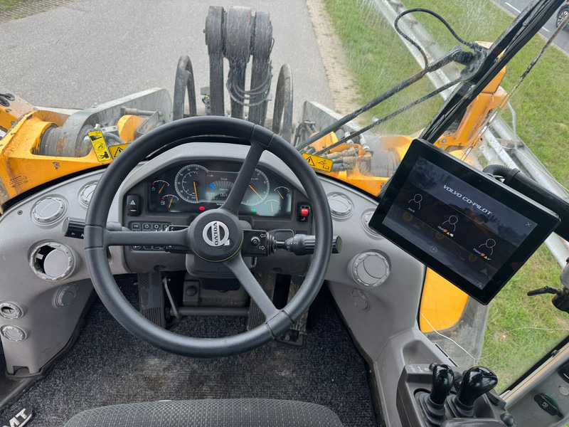 اللودر بعجل Volvo L220H: صور 12