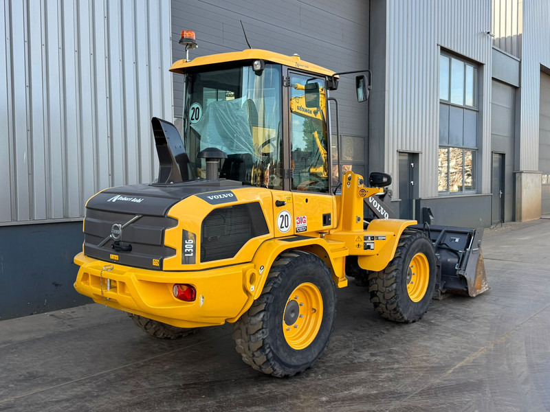 Volvo L30G - اللودر بعجل: صور 5 Volvo L30G - اللودر بعجل: صور 5