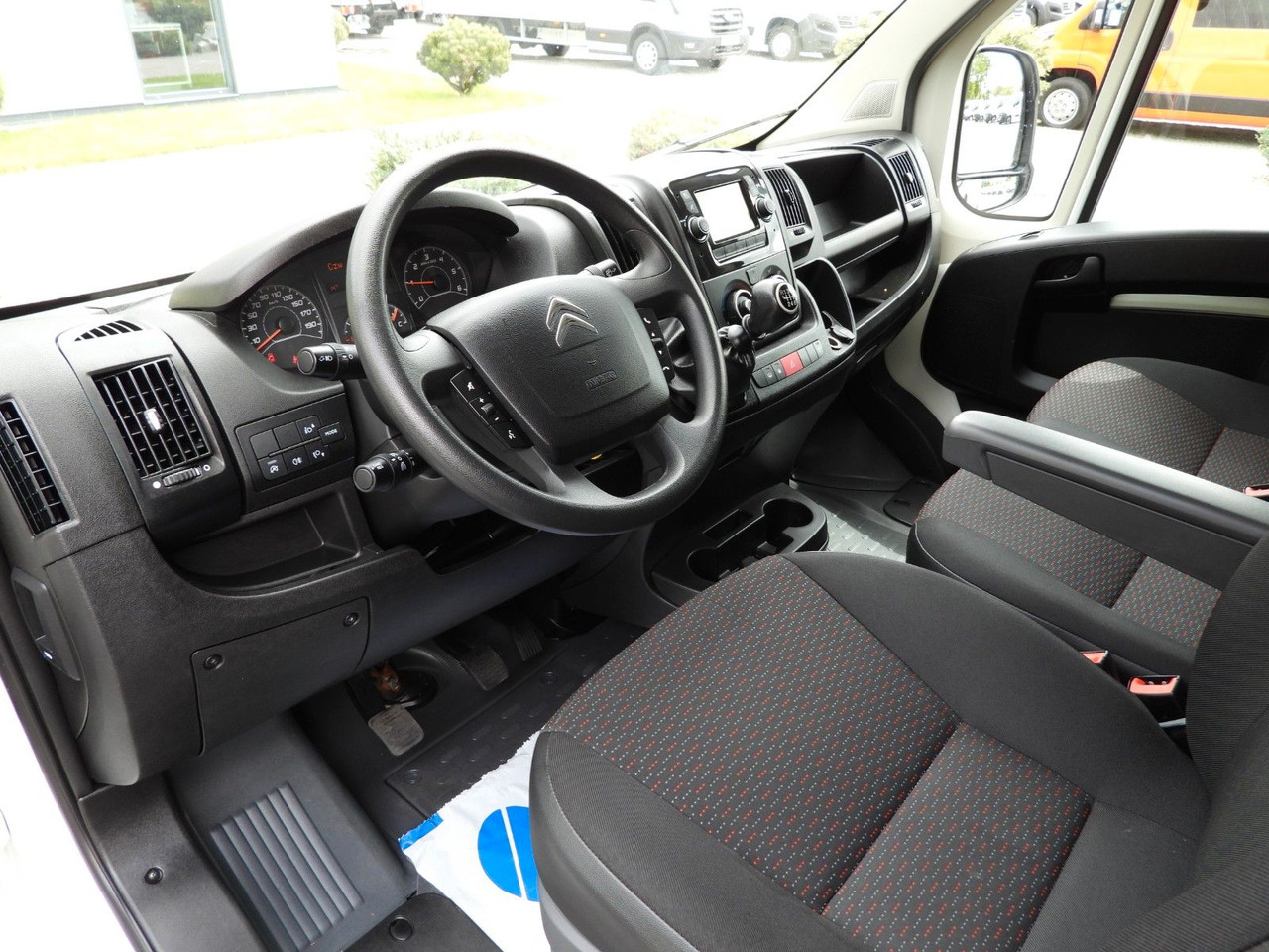 Citroën JUMPER KOFFER AUFZUG 8 PALETTEN TEMPOMAT NAVI Citroën JUMPER KOFFER AUFZUG 8 PALETTEN TEMPOMAT NAVI - الشاحنات الصغيرة صندوق مغلق: صور 2 Citroën JUMPER KOFFER AUFZUG 8 PALETTEN TEMPOMAT NAVI Citroën JUMPER KOFFER AUFZUG 8 PALETTEN TEMPOMAT NAVI - الشاحنات الصغيرة صندوق مغلق: صور 2