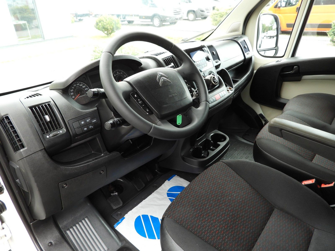 Citroën JUMPER PRITSCHE DOPPELKABINE DOKA 7 SITZE - الشاحنات الصغيرة المسطحة, الشاحنات الصغيرة كابينة مزدوجة: صور 2 Citroën JUMPER PRITSCHE DOPPELKABINE DOKA 7 SITZE - الشاحنات الصغيرة المسطحة, الشاحنات الصغيرة كابينة مزدوجة: صور 2