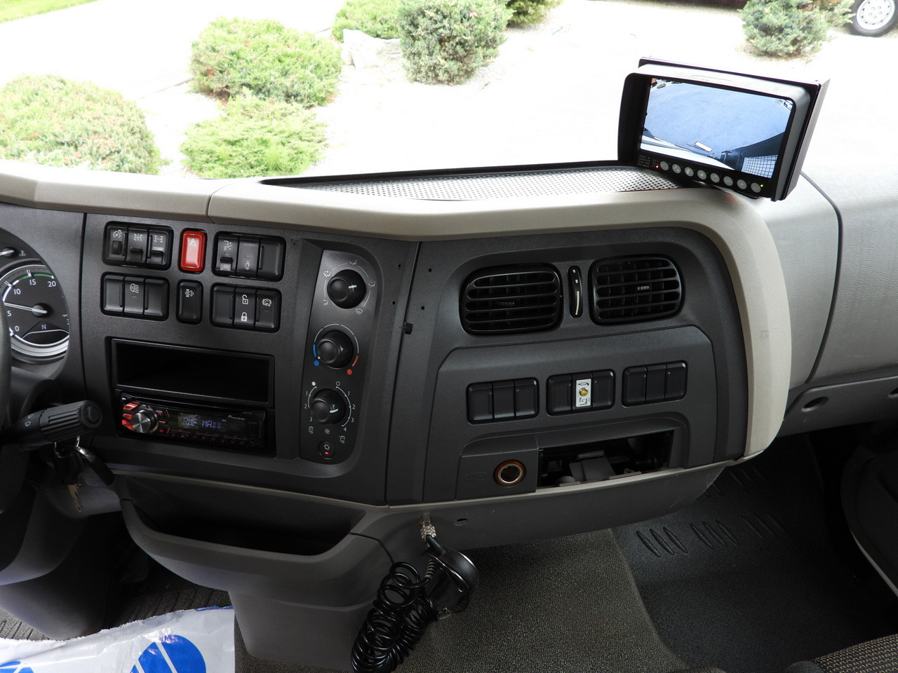 قلاب صغير DAF LF 180 THREE-WAY TIPPER CRUISE CONTROL LED LIGHTS AUTOMATIC TRANSMISSION TWIN WHEELS AIR CONDITIONING 180HP: صور 39 قلاب صغير DAF LF 180 THREE-WAY TIPPER CRUISE CONTROL LED LIGHTS AUTOMATIC TRANSMISSION TWIN WHEELS AIR CONDITIONING 180HP: صور 39