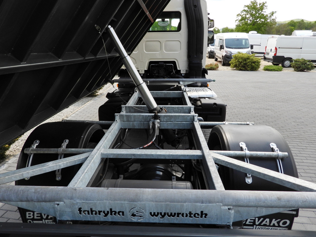 قلاب صغير DAF LF 180 THREE-WAY TIPPER CRUISE CONTROL LED LIGHTS AUTOMATIC TRANSMISSION TWIN WHEELS AIR CONDITIONING 180HP: صور 24 قلاب صغير DAF LF 180 THREE-WAY TIPPER CRUISE CONTROL LED LIGHTS AUTOMATIC TRANSMISSION TWIN WHEELS AIR CONDITIONING 180HP: صور 24