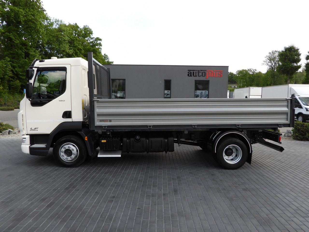 قلاب صغير DAF LF 180 THREE-WAY TIPPER CRUISE CONTROL LED LIGHTS AUTOMATIC TRANSMISSION TWIN WHEELS AIR CONDITIONING 180HP: صور 10 قلاب صغير DAF LF 180 THREE-WAY TIPPER CRUISE CONTROL LED LIGHTS AUTOMATIC TRANSMISSION TWIN WHEELS AIR CONDITIONING 180HP: صور 10