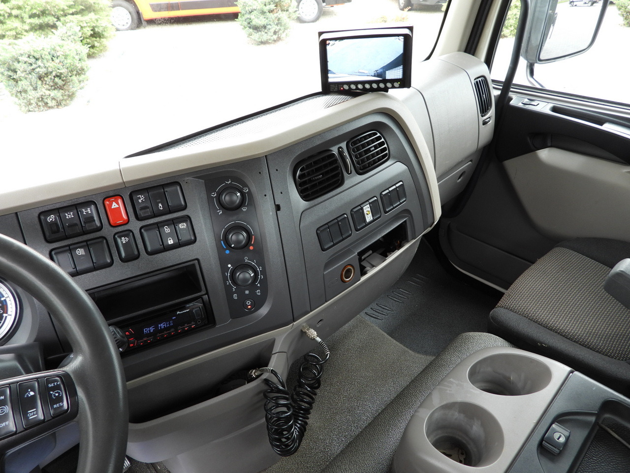 قلاب صغير DAF LF 180 THREE-WAY TIPPER CRUISE CONTROL LED LIGHTS AUTOMATIC TRANSMISSION TWIN WHEELS AIR CONDITIONING 180HP: صور 38 قلاب صغير DAF LF 180 THREE-WAY TIPPER CRUISE CONTROL LED LIGHTS AUTOMATIC TRANSMISSION TWIN WHEELS AIR CONDITIONING 180HP: صور 38