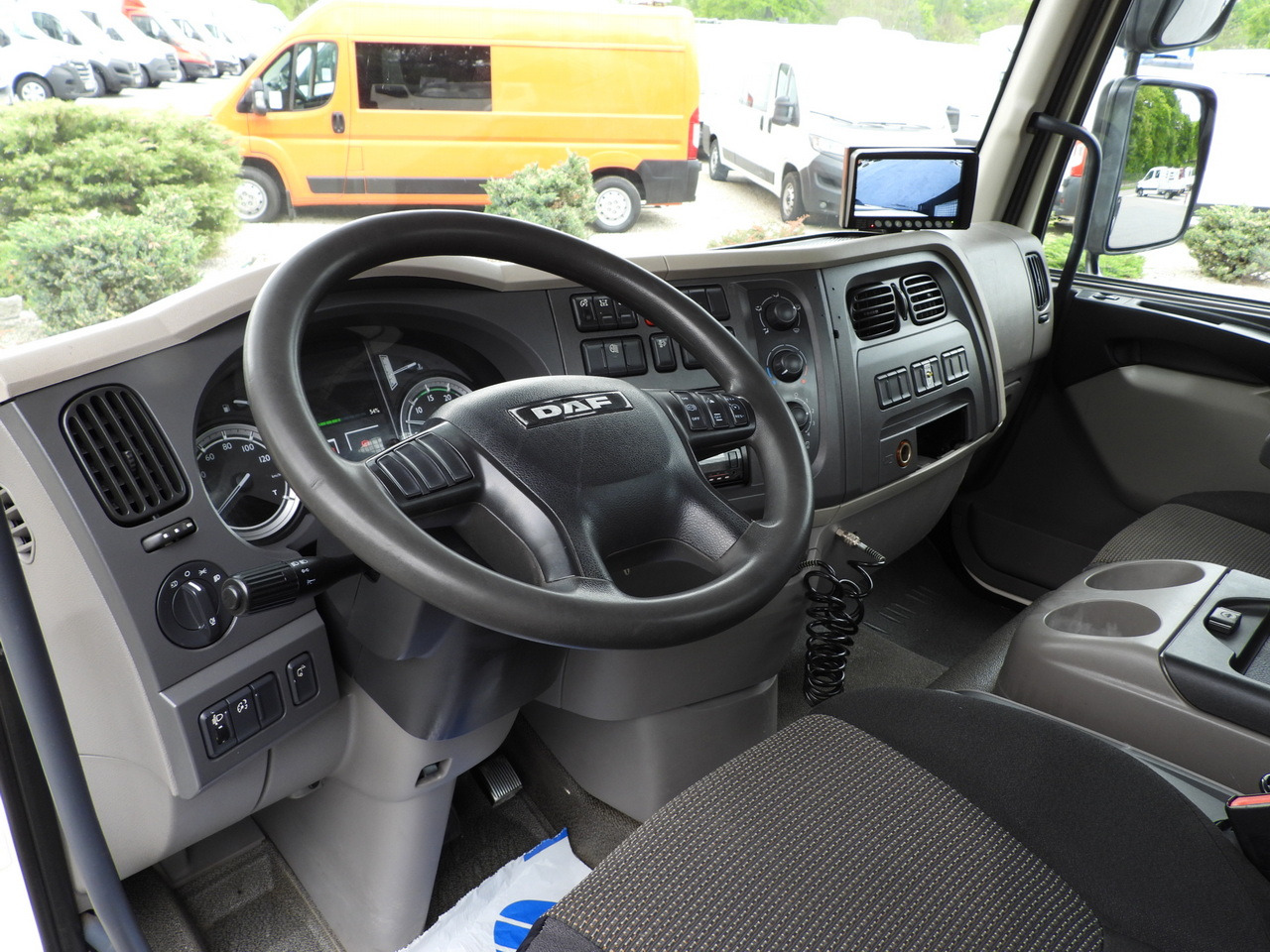 DAF LF 180 THREE-WAY TIPPER CRUISE CONTROL LED LIGHTS AUTOMATIC TRANSMISSION TWIN WHEELS AIR CONDITIONING 180HP - قلابات: صور 2 DAF LF 180 THREE-WAY TIPPER CRUISE CONTROL LED LIGHTS AUTOMATIC TRANSMISSION TWIN WHEELS AIR CONDITIONING 180HP - قلابات: صور 2