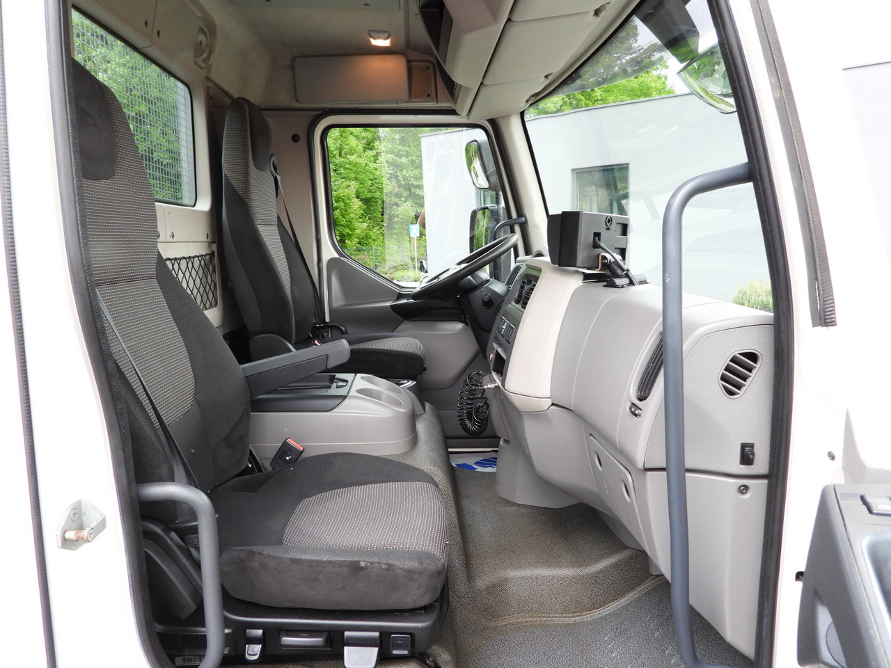 قلاب صغير DAF LF 180 THREE-WAY TIPPER CRUISE CONTROL LED LIGHTS AUTOMATIC TRANSMISSION TWIN WHEELS AIR CONDITIONING 180HP: صور 47 قلاب صغير DAF LF 180 THREE-WAY TIPPER CRUISE CONTROL LED LIGHTS AUTOMATIC TRANSMISSION TWIN WHEELS AIR CONDITIONING 180HP: صور 47