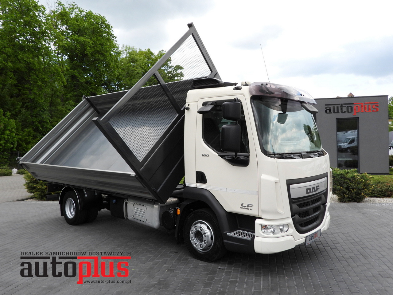 DAF LF 180 THREE-WAY TIPPER CRUISE CONTROL LED LIGHTS AUTOMATIC TRANSMISSION TWIN WHEELS AIR CONDITIONING 180HP - قلابات: صور 1 DAF LF 180 THREE-WAY TIPPER CRUISE CONTROL LED LIGHTS AUTOMATIC TRANSMISSION TWIN WHEELS AIR CONDITIONING 180HP - قلابات: صور 1