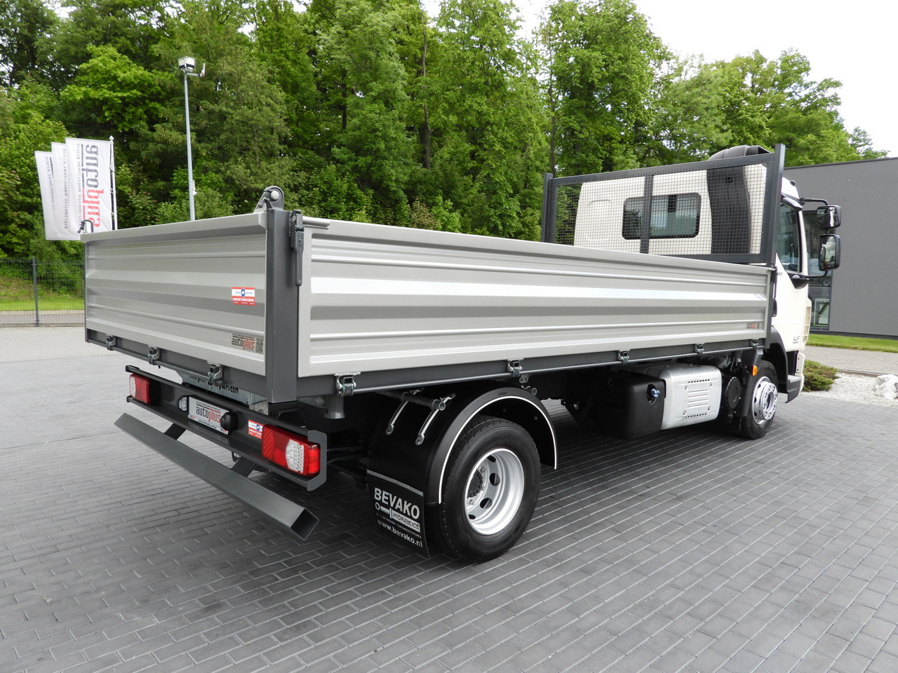 قلاب صغير DAF LF 180 THREE-WAY TIPPER CRUISE CONTROL LED LIGHTS AUTOMATIC TRANSMISSION TWIN WHEELS AIR CONDITIONING 180HP: صور 16 قلاب صغير DAF LF 180 THREE-WAY TIPPER CRUISE CONTROL LED LIGHTS AUTOMATIC TRANSMISSION TWIN WHEELS AIR CONDITIONING 180HP: صور 16