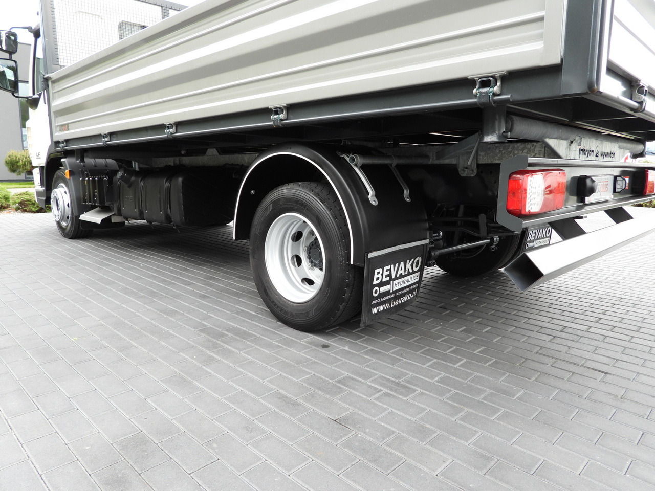 قلاب صغير DAF LF 180 THREE-WAY TIPPER CRUISE CONTROL LED LIGHTS AUTOMATIC TRANSMISSION TWIN WHEELS AIR CONDITIONING 180HP: صور 18 قلاب صغير DAF LF 180 THREE-WAY TIPPER CRUISE CONTROL LED LIGHTS AUTOMATIC TRANSMISSION TWIN WHEELS AIR CONDITIONING 180HP: صور 18