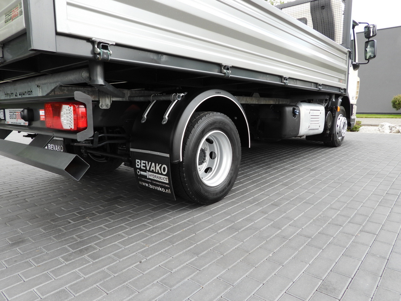 قلاب صغير DAF LF 180 THREE-WAY TIPPER CRUISE CONTROL LED LIGHTS AUTOMATIC TRANSMISSION TWIN WHEELS AIR CONDITIONING 180HP: صور 19 قلاب صغير DAF LF 180 THREE-WAY TIPPER CRUISE CONTROL LED LIGHTS AUTOMATIC TRANSMISSION TWIN WHEELS AIR CONDITIONING 180HP: صور 19