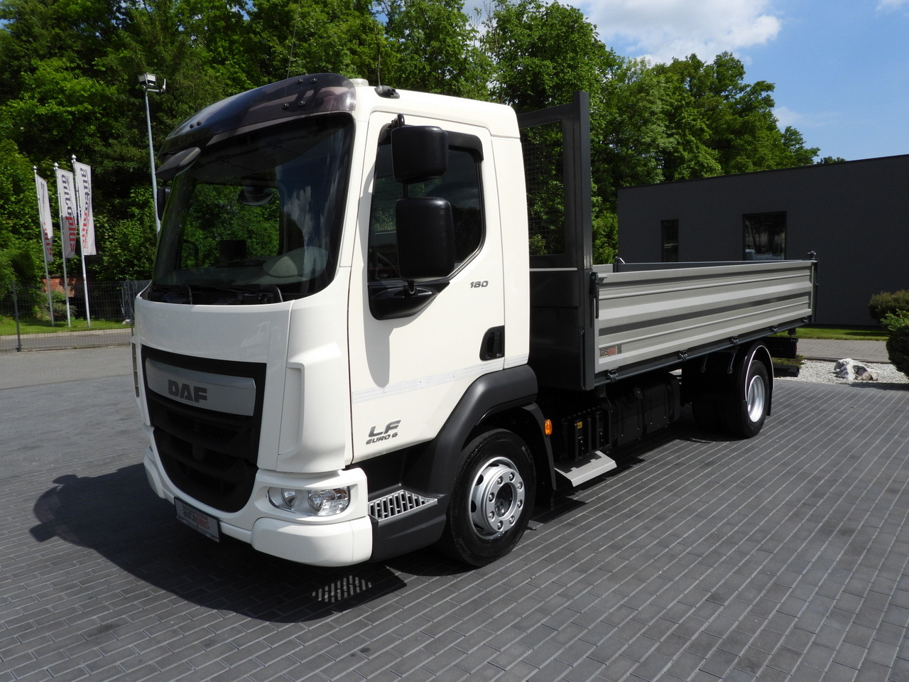قلاب صغير DAF LF 180 THREE-WAY TIPPER CRUISE CONTROL LED LIGHTS AUTOMATIC TRANSMISSION TWIN WHEELS AIR CONDITIONING 180HP: صور 6 قلاب صغير DAF LF 180 THREE-WAY TIPPER CRUISE CONTROL LED LIGHTS AUTOMATIC TRANSMISSION TWIN WHEELS AIR CONDITIONING 180HP: صور 6