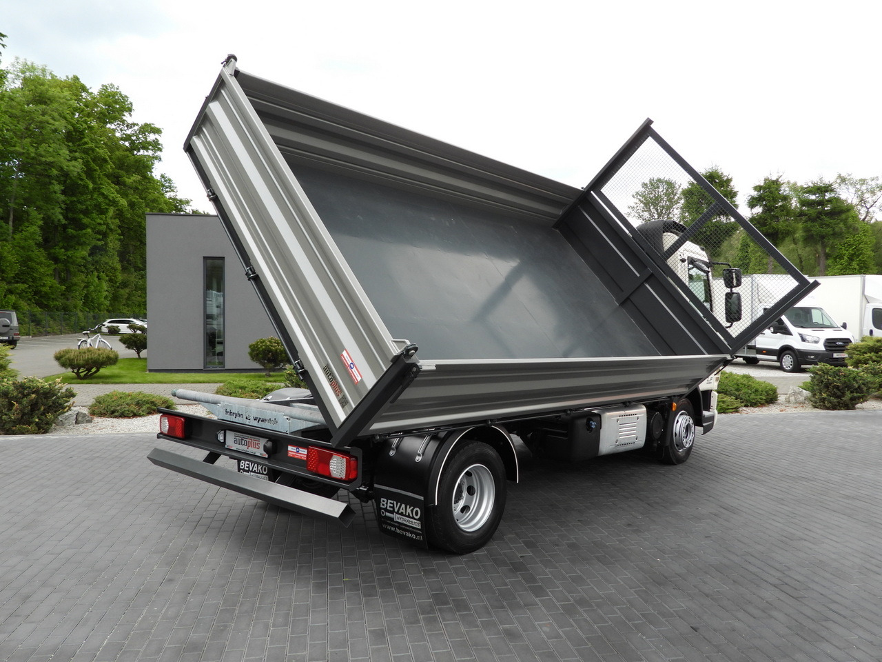 DAF LF 180 THREE-WAY TIPPER CRUISE CONTROL LED LIGHTS AUTOMATIC TRANSMISSION TWIN WHEELS AIR CONDITIONING 180HP - قلابات: صور 3 DAF LF 180 THREE-WAY TIPPER CRUISE CONTROL LED LIGHTS AUTOMATIC TRANSMISSION TWIN WHEELS AIR CONDITIONING 180HP - قلابات: صور 3