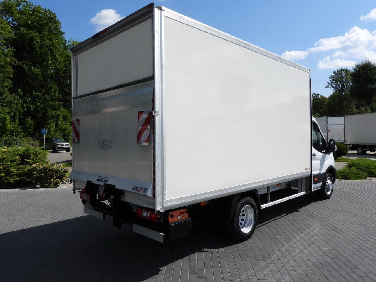 FORD TRANSIT BOX LIFT 8 PALLETS CRUISE CONTROL LED LIGHTS TWIN WHEELS AIR CONDITIONING 130HP - الشاحنات الصغيرة صندوق مغلق: صور 3 FORD TRANSIT BOX LIFT 8 PALLETS CRUISE CONTROL LED LIGHTS TWIN WHEELS AIR CONDITIONING 130HP - الشاحنات الصغيرة صندوق مغلق: صور 3