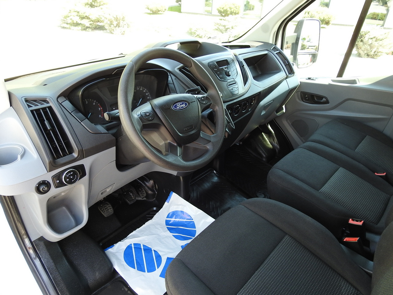 FORD TRANSIT STAKE BODY DOUBLE CABIN DOKA 7 SEATS AIR CONDITIONING 130HP - الشاحنات الصغيرة كابينة مزدوجة: صور 2 FORD TRANSIT STAKE BODY DOUBLE CABIN DOKA 7 SEATS AIR CONDITIONING 130HP - الشاحنات الصغيرة كابينة مزدوجة: صور 2