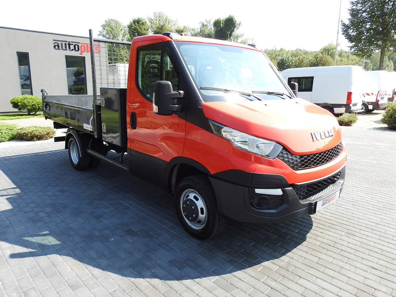 IVECO DAILY 35C13 TIPPER CRUISE CONTROL AIR CONDITIONING TWIN WHEELS 130HP - قلاب صغير: صور 4 IVECO DAILY 35C13 TIPPER CRUISE CONTROL AIR CONDITIONING TWIN WHEELS 130HP - قلاب صغير: صور 4