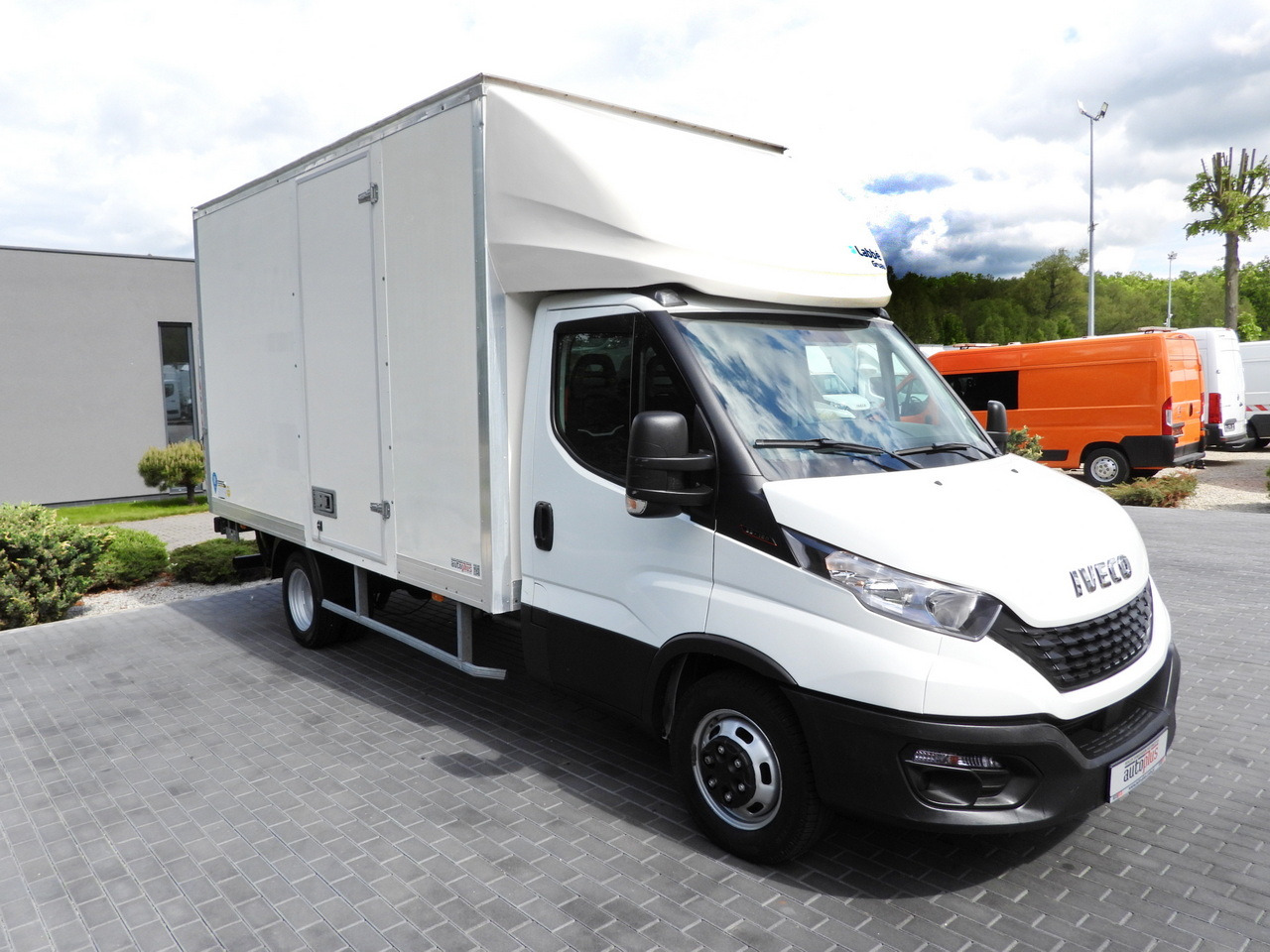 IVECO DAILY 35C16 BOX LIFT 8 PALLETS CRUISE CONTROL TWIN WHEELS AIR CONDITIONING 160HP - الشاحنات الصغيرة صندوق مغلق: صور 4 IVECO DAILY 35C16 BOX LIFT 8 PALLETS CRUISE CONTROL TWIN WHEELS AIR CONDITIONING 160HP - الشاحنات الصغيرة صندوق مغلق: صور 4
