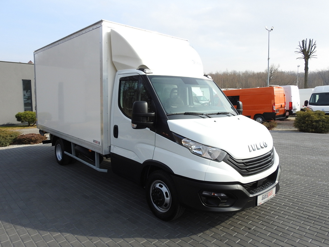 IVECO DAILY 35C16 BOX LIFT 8 PALLETS CRUISE CONTROL TWIN WHEELS AIR CONDITIONING 160HP - الشاحنات الصغيرة صندوق مغلق: صور 4 IVECO DAILY 35C16 BOX LIFT 8 PALLETS CRUISE CONTROL TWIN WHEELS AIR CONDITIONING 160HP - الشاحنات الصغيرة صندوق مغلق: صور 4