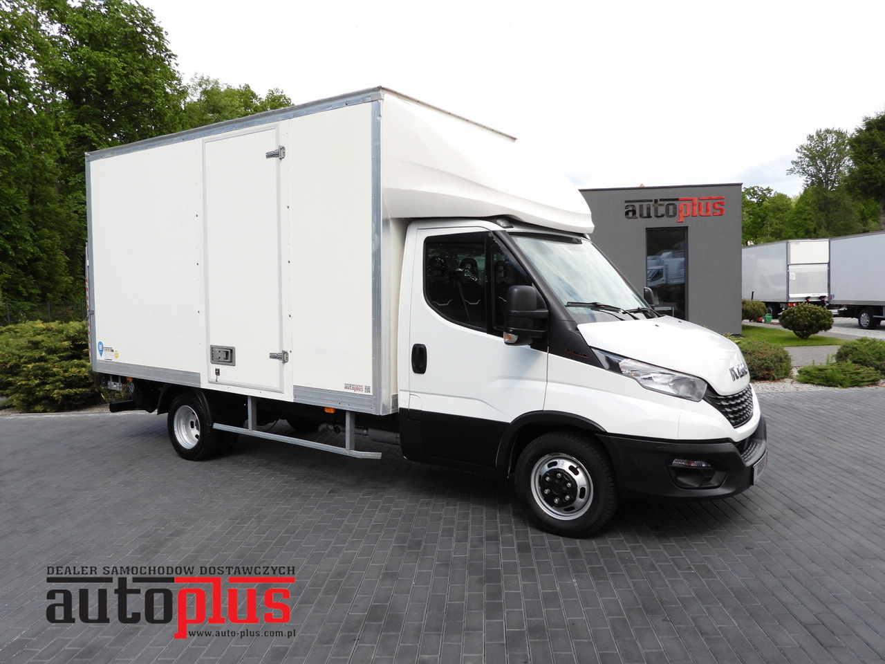 IVECO DAILY 35C16 BOX LIFT 8 PALLETS CRUISE CONTROL TWIN WHEELS AIR CONDITIONING 160HP - الشاحنات الصغيرة صندوق مغلق: صور 1 IVECO DAILY 35C16 BOX LIFT 8 PALLETS CRUISE CONTROL TWIN WHEELS AIR CONDITIONING 160HP - الشاحنات الصغيرة صندوق مغلق: صور 1