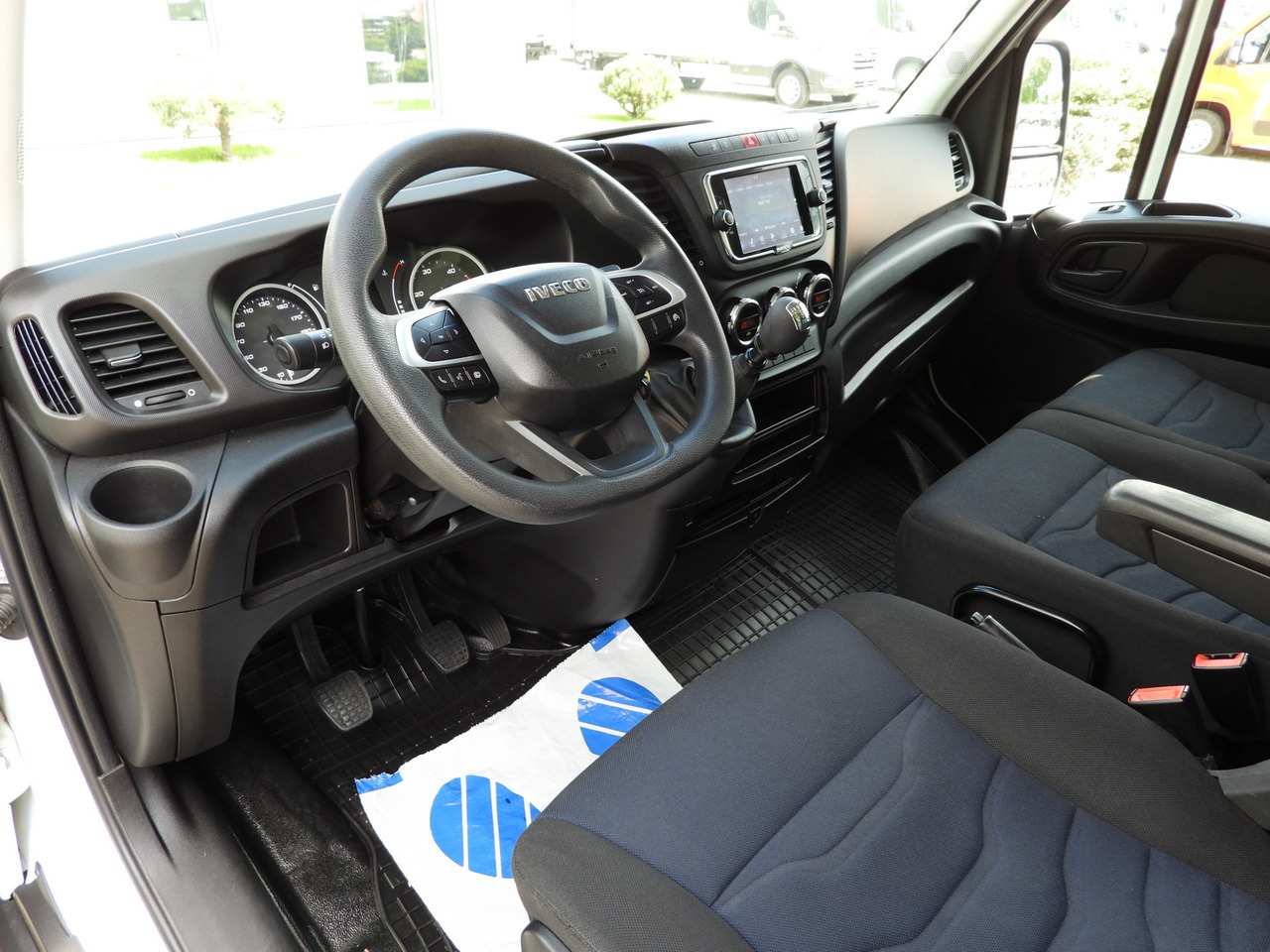 IVECO DAILY 35C16 BOX LIFT 8 PALLETS CRUISE CONTROL TWIN WHEELS AIR CONDITIONING 160HP - الشاحنات الصغيرة صندوق مغلق: صور 2 IVECO DAILY 35C16 BOX LIFT 8 PALLETS CRUISE CONTROL TWIN WHEELS AIR CONDITIONING 160HP - الشاحنات الصغيرة صندوق مغلق: صور 2