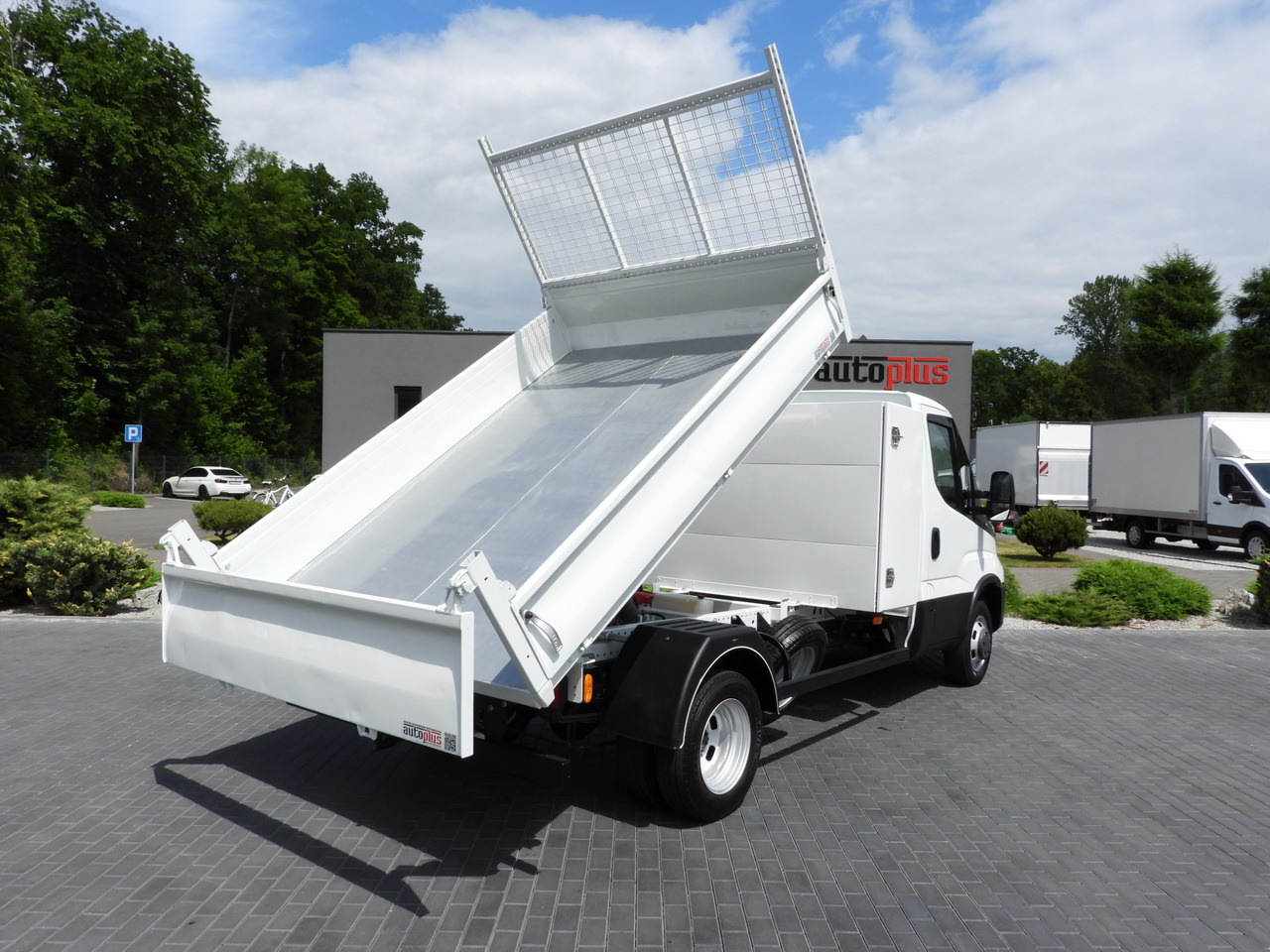 IVECO DAILY 35C16 TIPPER CRUISE CONTROL TWIN WHEELS AIR CONDITIONING 160HP - قلاب صغير: صور 3 IVECO DAILY 35C16 TIPPER CRUISE CONTROL TWIN WHEELS AIR CONDITIONING 160HP - قلاب صغير: صور 3