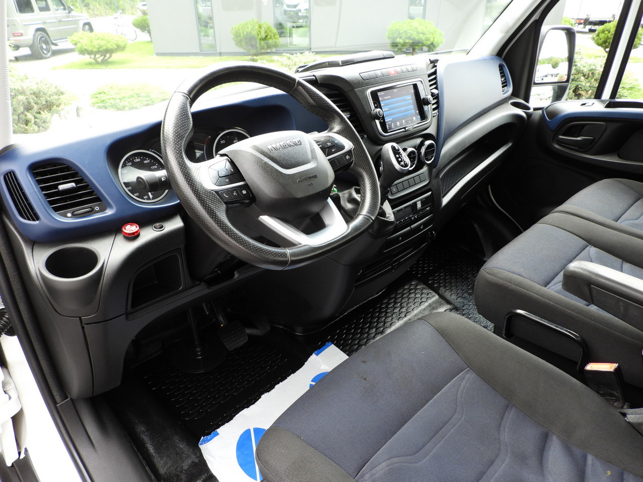 IVECO DAILY 35C18 THREE-WAY TIPPER 3 HDS SEATS CRUISE CONTROL LED LIGHTS AUTOMATIC TRANSMISSION HI-MATIC TWIN WHEELS AIR CONDITIONING 180HP - قلاب صغير: صور 2 IVECO DAILY 35C18 THREE-WAY TIPPER 3 HDS SEATS CRUISE CONTROL LED LIGHTS AUTOMATIC TRANSMISSION HI-MATIC TWIN WHEELS AIR CONDITIONING 180HP - قلاب صغير: صور 2