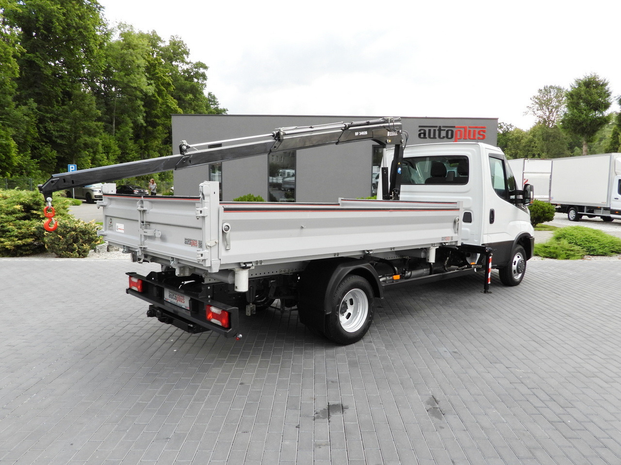 IVECO DAILY 35C18 THREE-WAY TIPPER 3 HDS SEATS CRUISE CONTROL LED LIGHTS AUTOMATIC TRANSMISSION HI-MATIC TWIN WHEELS AIR CONDITIONING 180HP - قلاب صغير: صور 3 IVECO DAILY 35C18 THREE-WAY TIPPER 3 HDS SEATS CRUISE CONTROL LED LIGHTS AUTOMATIC TRANSMISSION HI-MATIC TWIN WHEELS AIR CONDITIONING 180HP - قلاب صغير: صور 3