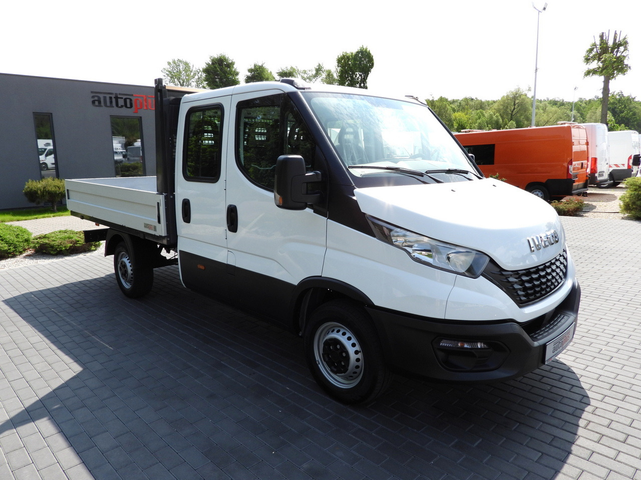 IVECO DAILY 35S12 STAKE BODY DOUBLE CABIN DOKA 7 SEATS AIR CONDITIONING 120HP - الشاحنات الصغيرة المسطحة: صور 4 IVECO DAILY 35S12 STAKE BODY DOUBLE CABIN DOKA 7 SEATS AIR CONDITIONING 120HP - الشاحنات الصغيرة المسطحة: صور 4