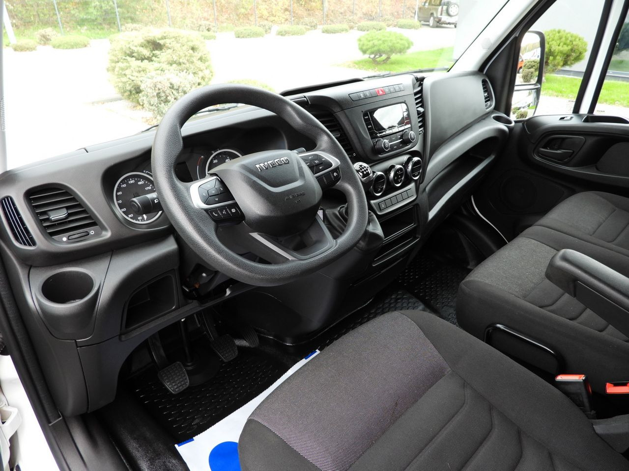 IVECO DAILY 35S16 BOX LIFT 8 PALLETS CRUISE CONTROL AIR CONDITIONING TWIN WHEELS 160HP - الشاحنات الصغيرة صندوق مغلق: صور 2 IVECO DAILY 35S16 BOX LIFT 8 PALLETS CRUISE CONTROL AIR CONDITIONING TWIN WHEELS 160HP - الشاحنات الصغيرة صندوق مغلق: صور 2