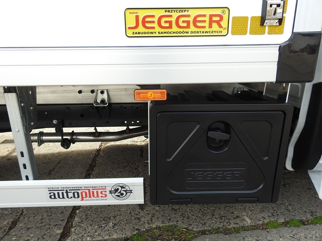 الشاحنات الصغيرة المبردة جديد IVECO DAILY 35S16 NEW REGRIGERATOR BOX -10*C 8 PALLETS HEATING FUNCTION POWER SUPPLY 230V CRUISE CONTROL AIR CONDITIONING 160HP: صور 25