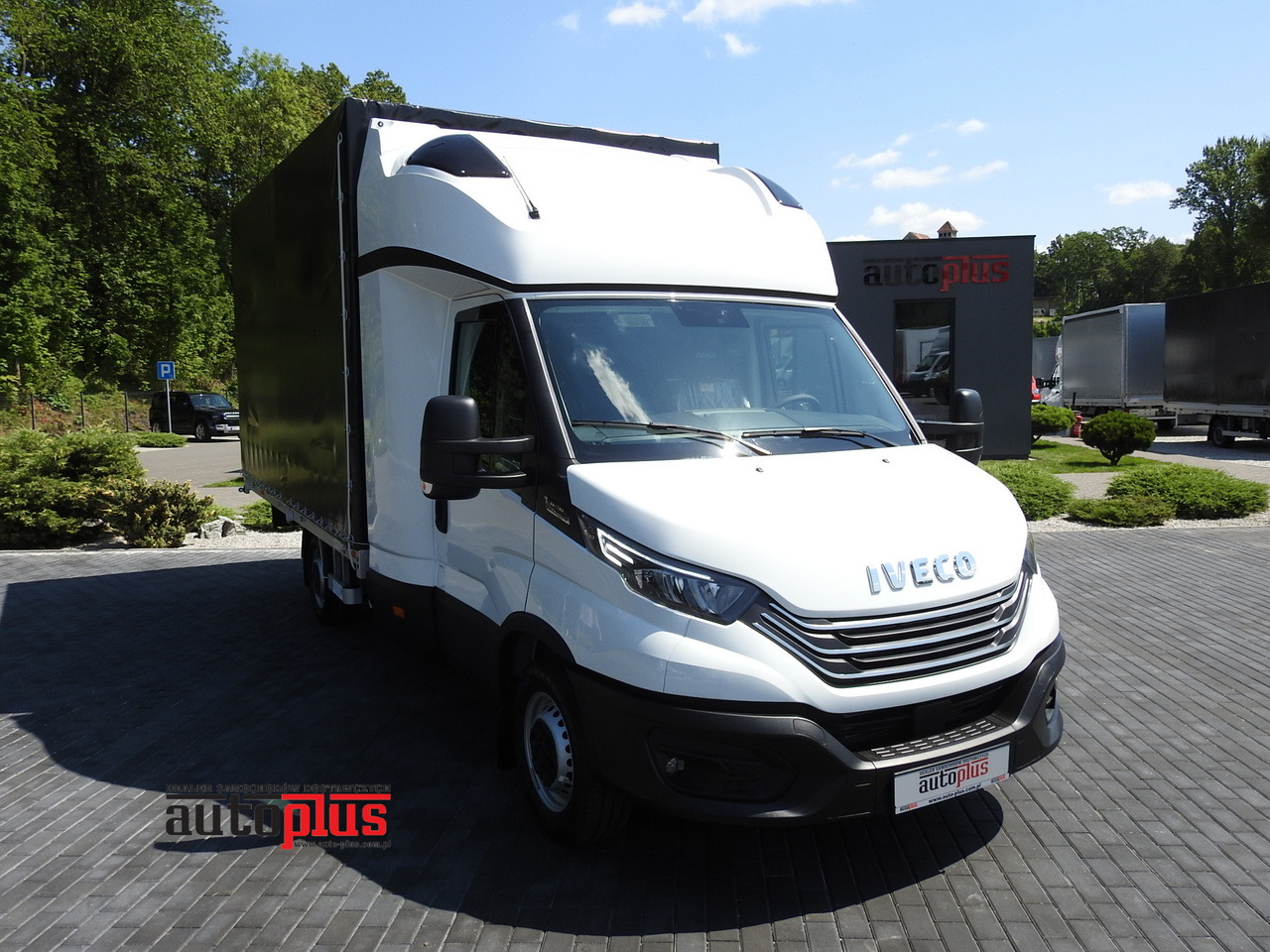 IVECO DAILY 35S18 NEW TARPAULIN 8 PALLETS CRUISE CONTROL NAVIGATION LED LIGHTS AUTOMATIC TRANSMISSION HI-MATIC MANUFACTURERS WARRANTY 180HP - الشاحنات الصغيرة ستائر: صور 1 IVECO DAILY 35S18 NEW TARPAULIN 8 PALLETS CRUISE CONTROL NAVIGATION LED LIGHTS AUTOMATIC TRANSMISSION HI-MATIC MANUFACTURERS WARRANTY 180HP - الشاحنات الصغيرة ستائر: صور 1