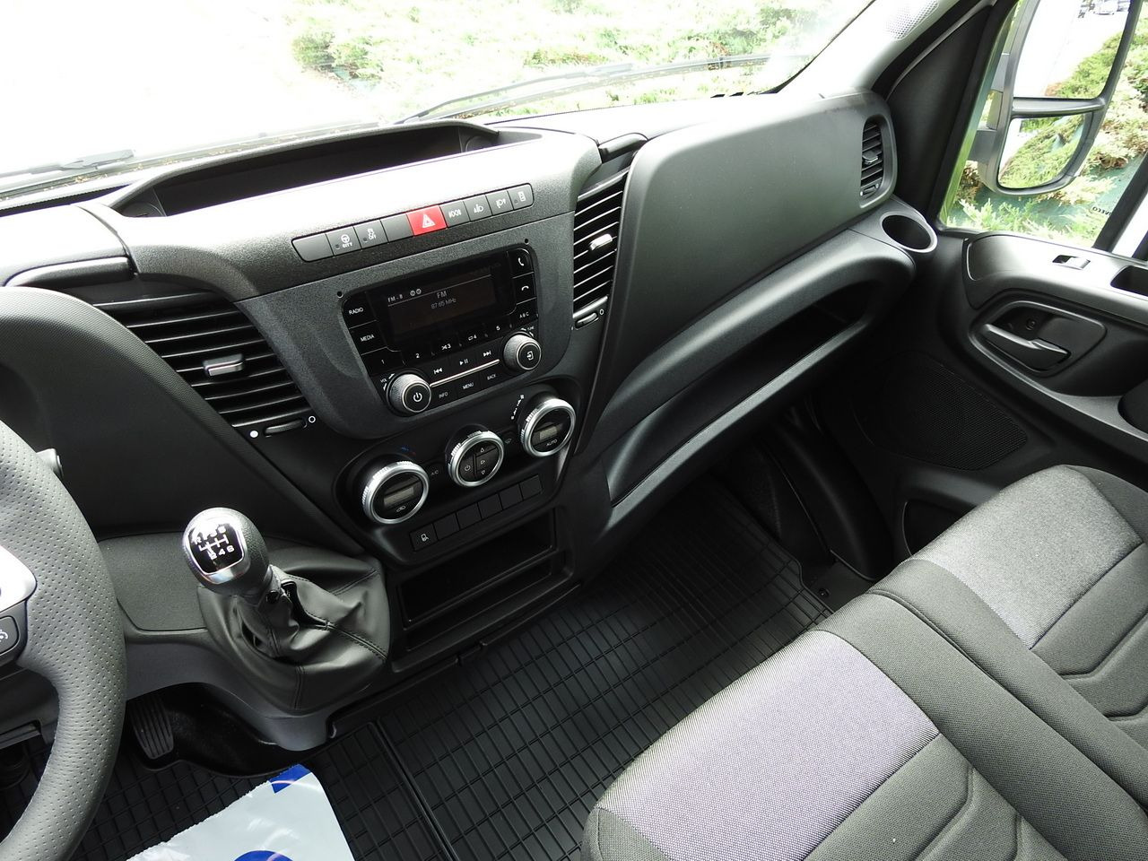 الشاحنات الصغيرة ستائر جديد IVECO DAILY 35S18 NEW TARPAULIN WEBASTO CRUISE CONTROL AIR CONDITIONING 180HP: صور 35