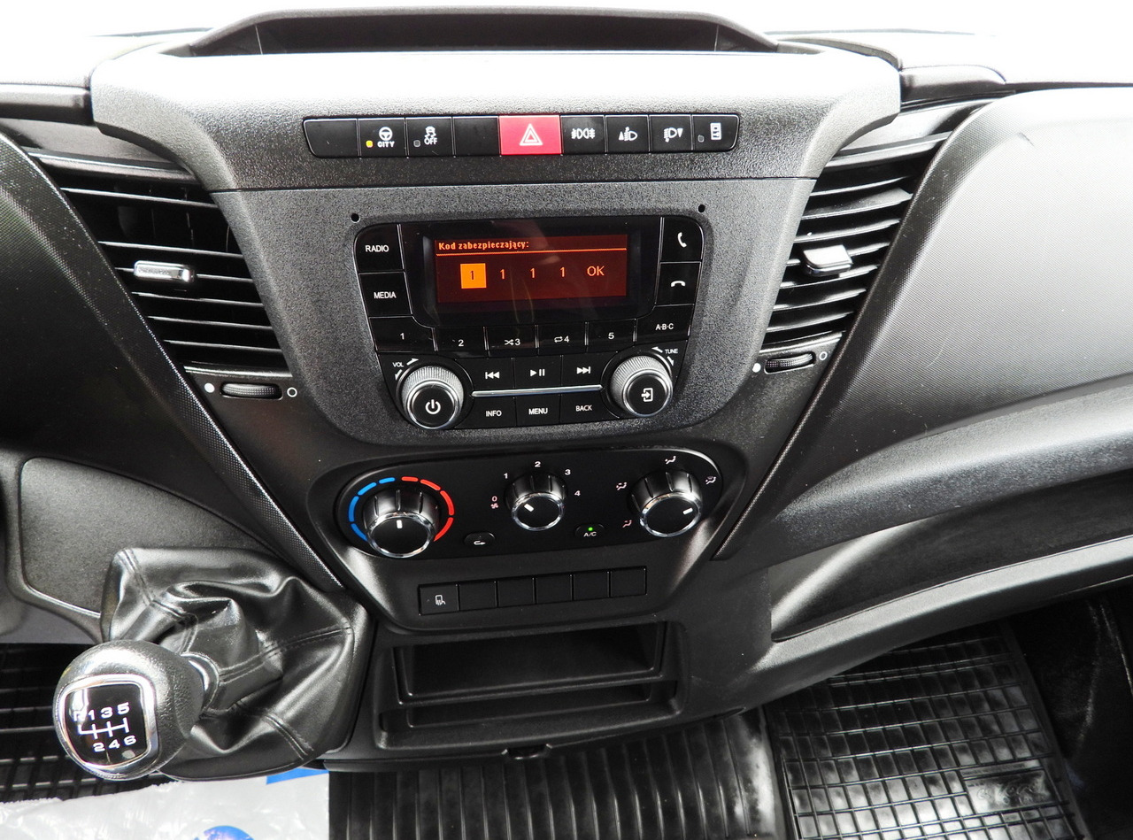 الشاحنات الصغيرة ستائر IVECO DAILY  35S18 TARPAULIN 10 PALLETS WEBASTO CRUISE CONTROL AIR CONDITIONING  180HP: صور 35