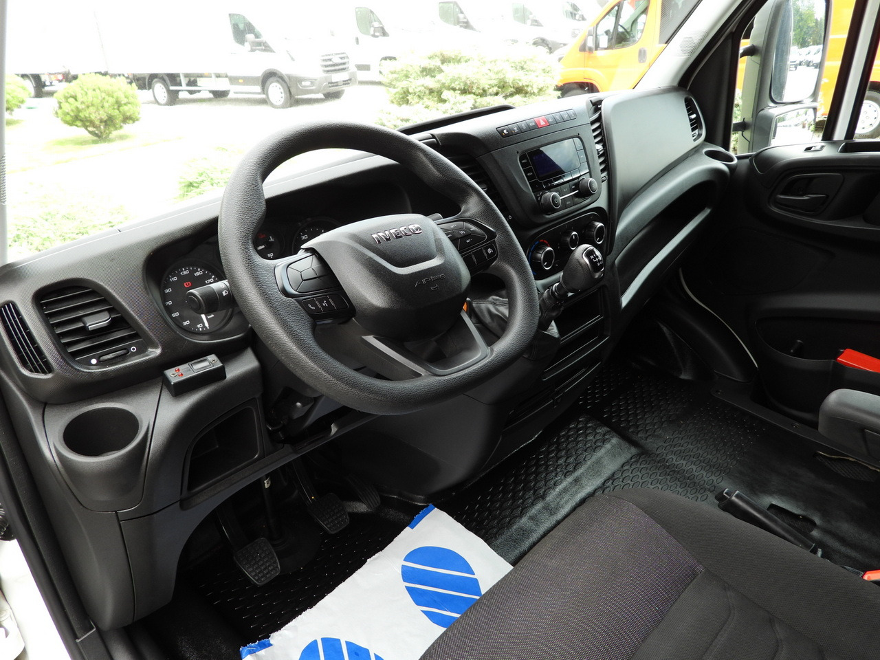 IVECO DAILY 35S18 TARPAULIN LIFT 10 PALLETS WEBASTO CRUISE CONTROL PNEUMATICS AIR CONDITIONING 180HP - الشاحنات الصغيرة ستائر: صور 2 IVECO DAILY 35S18 TARPAULIN LIFT 10 PALLETS WEBASTO CRUISE CONTROL PNEUMATICS AIR CONDITIONING 180HP - الشاحنات الصغيرة ستائر: صور 2