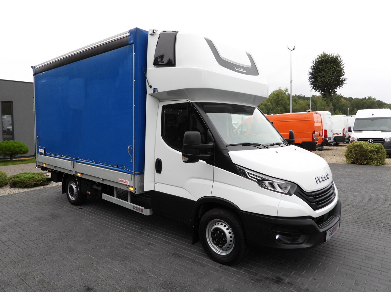 IVECO DAILY 35S18 TARPAULIN LIFT 8 PALLETS WEBASTO CRUISE CONTROL LED LIGHTS AIR CONDITIONING 180HP - الشاحنات الصغيرة ستائر: صور 4 IVECO DAILY 35S18 TARPAULIN LIFT 8 PALLETS WEBASTO CRUISE CONTROL LED LIGHTS AIR CONDITIONING 180HP - الشاحنات الصغيرة ستائر: صور 4