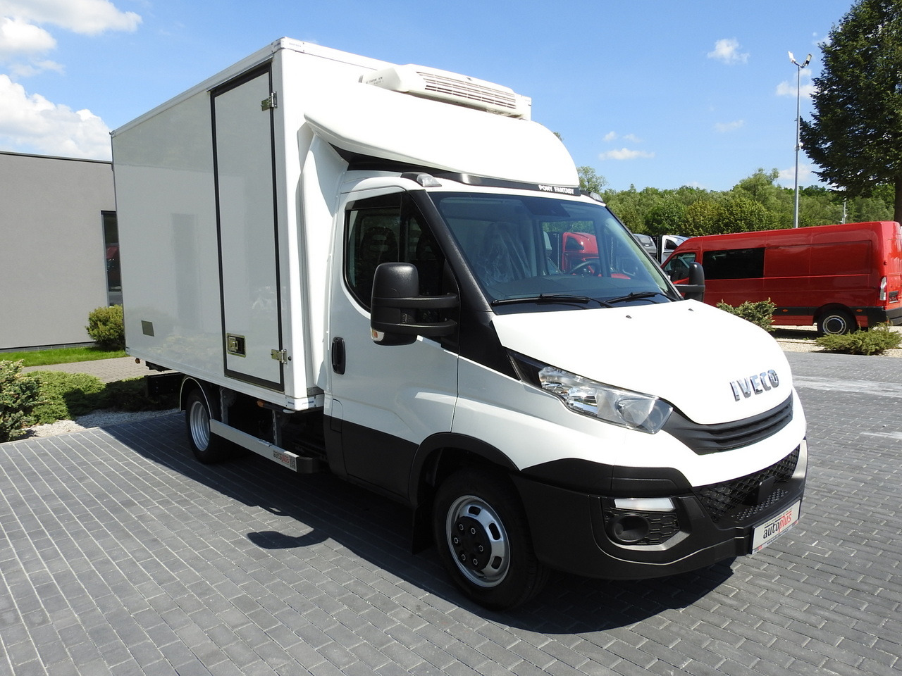 IVECO DAILY 50C15 REGRIGERATOR BOX -5*C POWER SUPPLY 230V AIR CONDITIONING TWIN WHEELS 150HP - الشاحنات الصغيرة المبردة: صور 4 IVECO DAILY 50C15 REGRIGERATOR BOX -5*C POWER SUPPLY 230V AIR CONDITIONING TWIN WHEELS 150HP - الشاحنات الصغيرة المبردة: صور 4