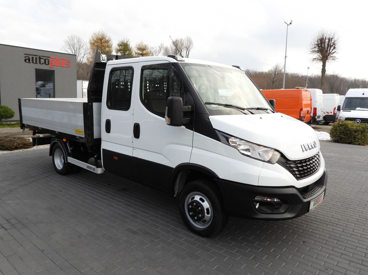 IVECO DAILY 50C16 THREE-WAY TIPPER DOUBLE CABIN DOKA 6 SEATS CRUISE CONTROL PNEUMATICS TWIN WHEELS AIR CONDITIONING 160HP - قلاب صغير: صور 4 IVECO DAILY 50C16 THREE-WAY TIPPER DOUBLE CABIN DOKA 6 SEATS CRUISE CONTROL PNEUMATICS TWIN WHEELS AIR CONDITIONING 160HP - قلاب صغير: صور 4