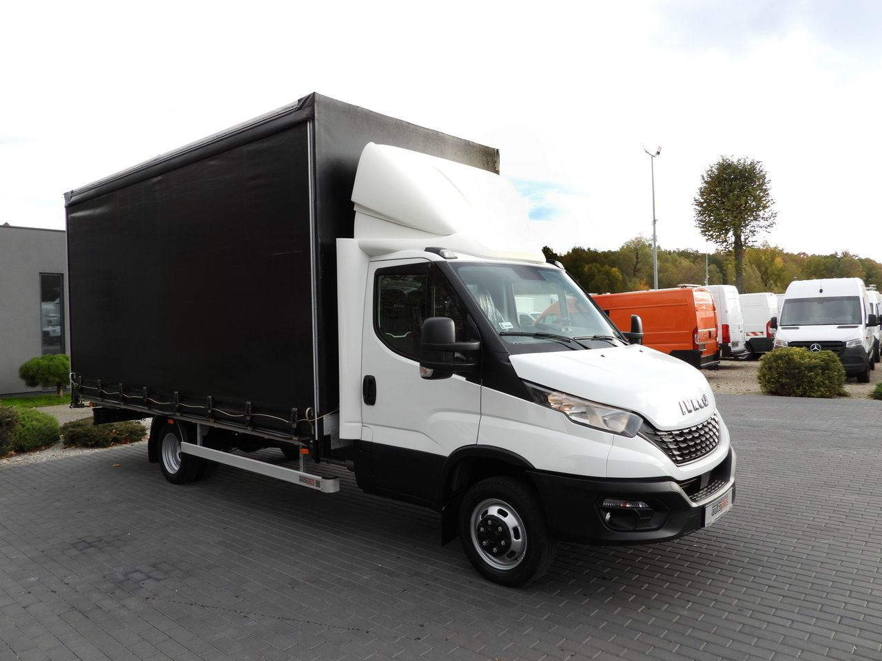 IVECO DAILY 50C17 TARPAULIN 10 PALLETS CRUISE CONTROL PNEUMATICS TWIN WHEELS AIR CONDITIONING 180HP - الشاحنات الصغيرة ستائر: صور 4 IVECO DAILY 50C17 TARPAULIN 10 PALLETS CRUISE CONTROL PNEUMATICS TWIN WHEELS AIR CONDITIONING 180HP - الشاحنات الصغيرة ستائر: صور 4