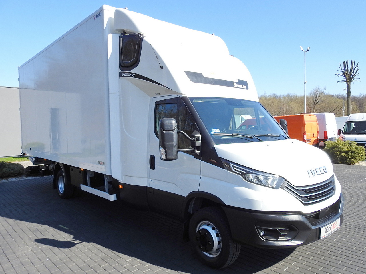 IVECO DAILY 70C18 BOX LIFT 14 PALLETS WEBASTO CRUISE CONTROL NAVIGATION LED LIGHTS TWIN WHEELS AIR CONDITIONING  180HP - الشاحنات الصغيرة صندوق مغلق: صور 4 IVECO DAILY 70C18 BOX LIFT 14 PALLETS WEBASTO CRUISE CONTROL NAVIGATION LED LIGHTS TWIN WHEELS AIR CONDITIONING  180HP - الشاحنات الصغيرة صندوق مغلق: صور 4