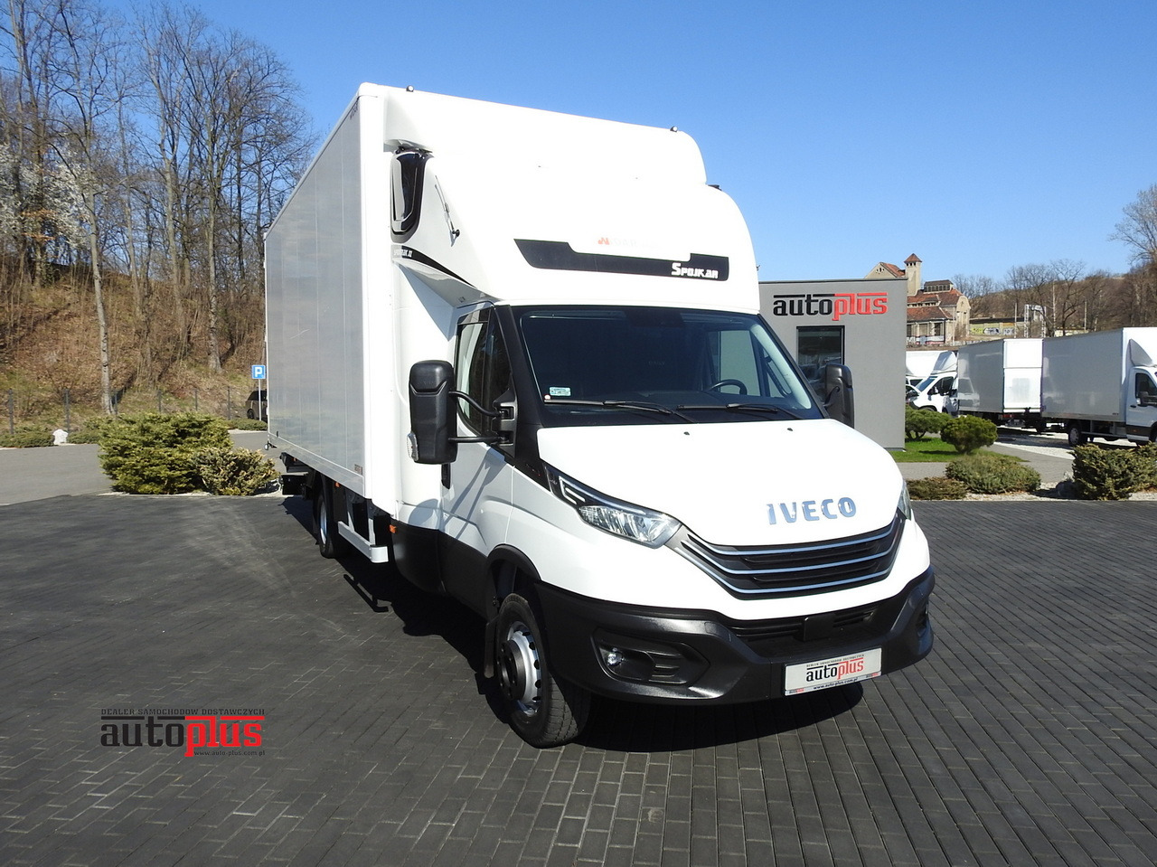 IVECO DAILY 70C18 BOX LIFT 14 PALLETS WEBASTO CRUISE CONTROL NAVIGATION LED LIGHTS TWIN WHEELS AIR CONDITIONING 180HP - الشاحنات الصغيرة صندوق مغلق: صور 1 IVECO DAILY 70C18 BOX LIFT 14 PALLETS WEBASTO CRUISE CONTROL NAVIGATION LED LIGHTS TWIN WHEELS AIR CONDITIONING 180HP - الشاحنات الصغيرة صندوق مغلق: صور 1