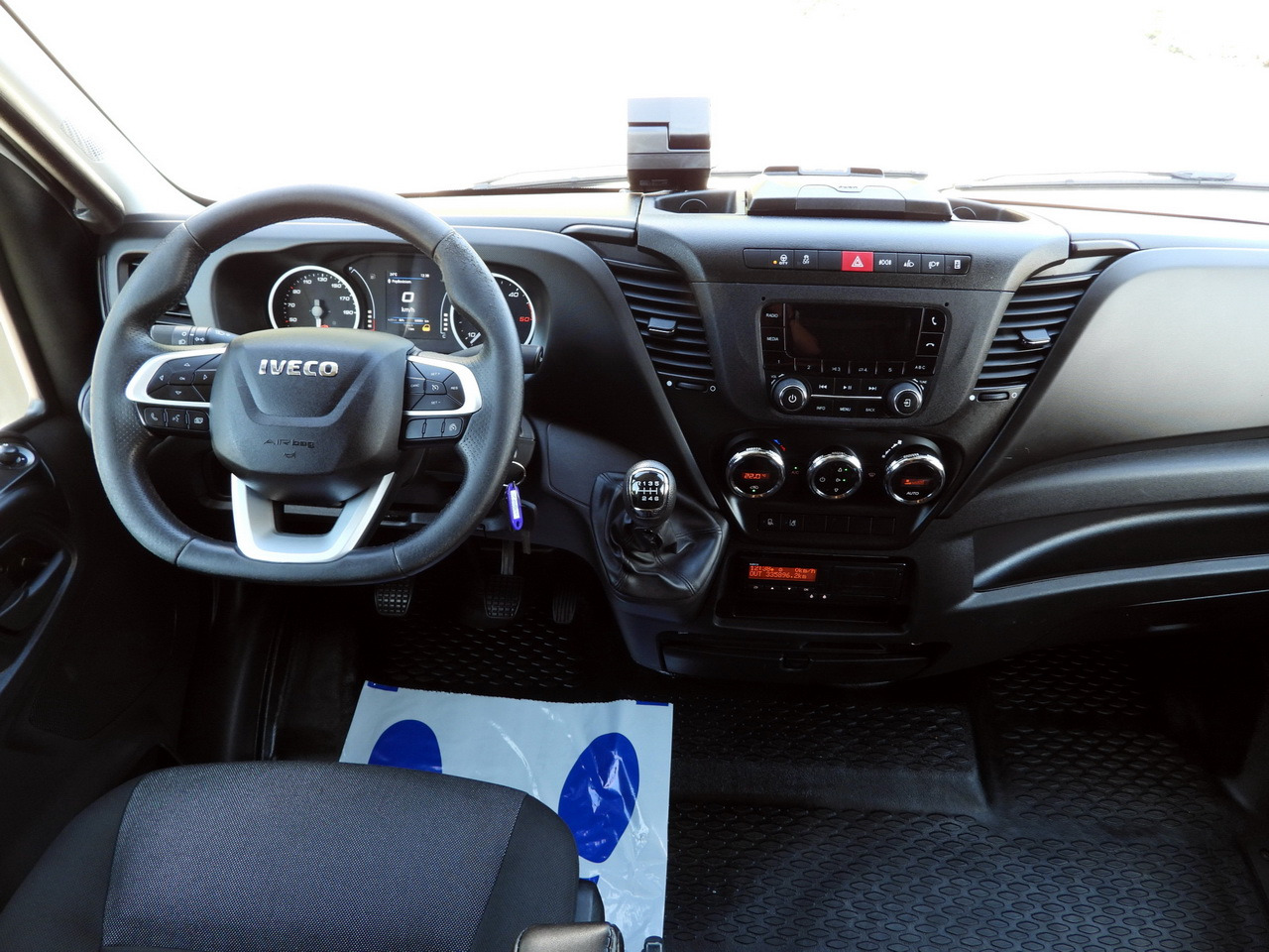 IVECO DAILY 70C18 TARPAULIN LIFT 14 PALLETS WEBASTO CRUISE CONTROL LED LIGHTS TWIN WHEELS AIR CONDITIONING 180HP - الشاحنات الصغيرة ستائر: صور 2 IVECO DAILY 70C18 TARPAULIN LIFT 14 PALLETS WEBASTO CRUISE CONTROL LED LIGHTS TWIN WHEELS AIR CONDITIONING 180HP - الشاحنات الصغيرة ستائر: صور 2